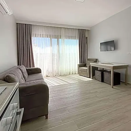 Azize Hotel Ciftlikkoyu